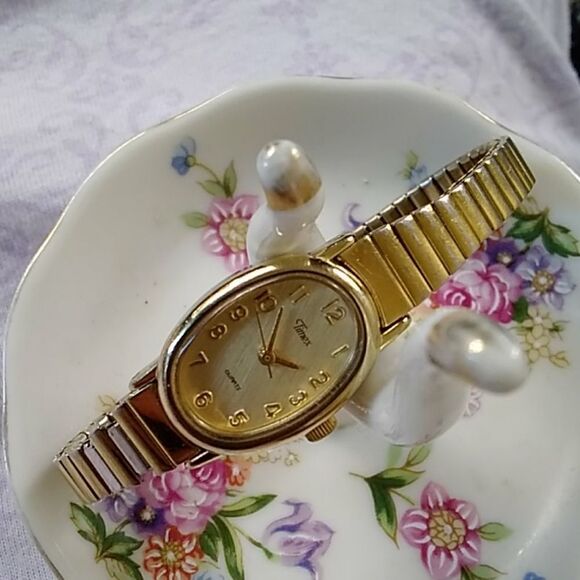 VTG,TIMEX GOLD TONE QUARTZ WATCH W/ 9MM main image 4